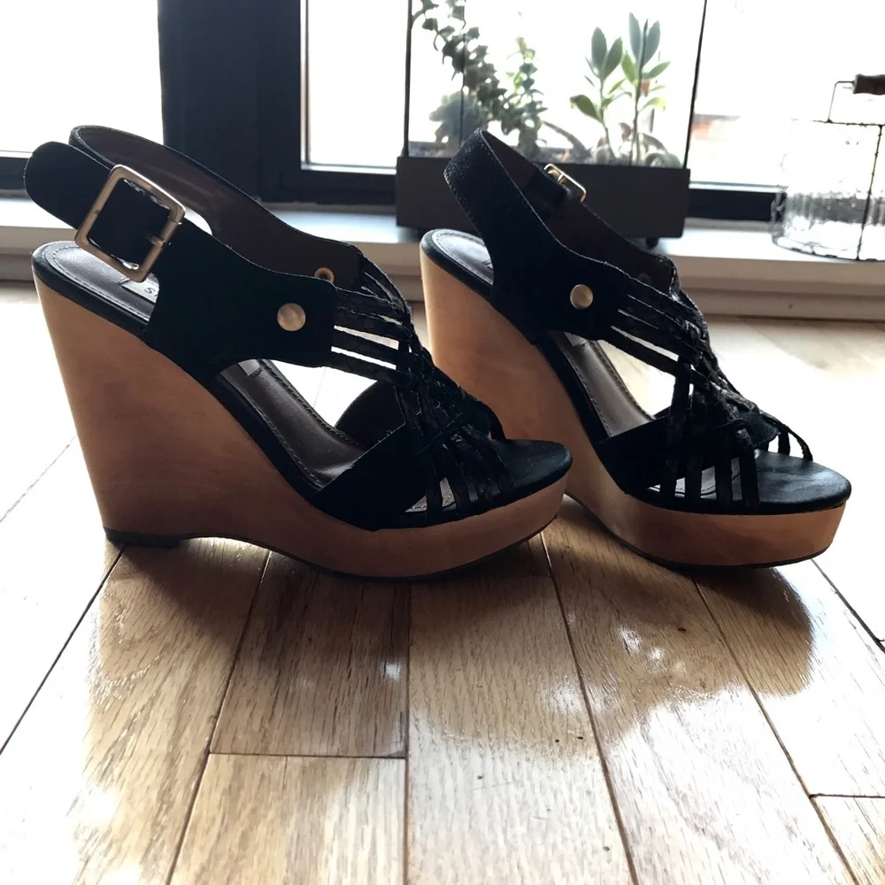 Steve Madden Black Woven Leather Wedge Sandals with Tan Wood Platform